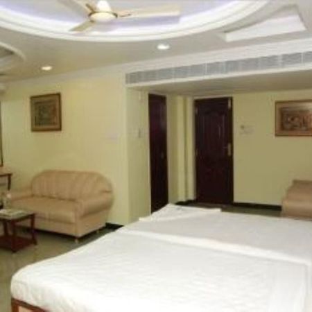 Shri Perumal Inn Puduccseri Kültér fotó